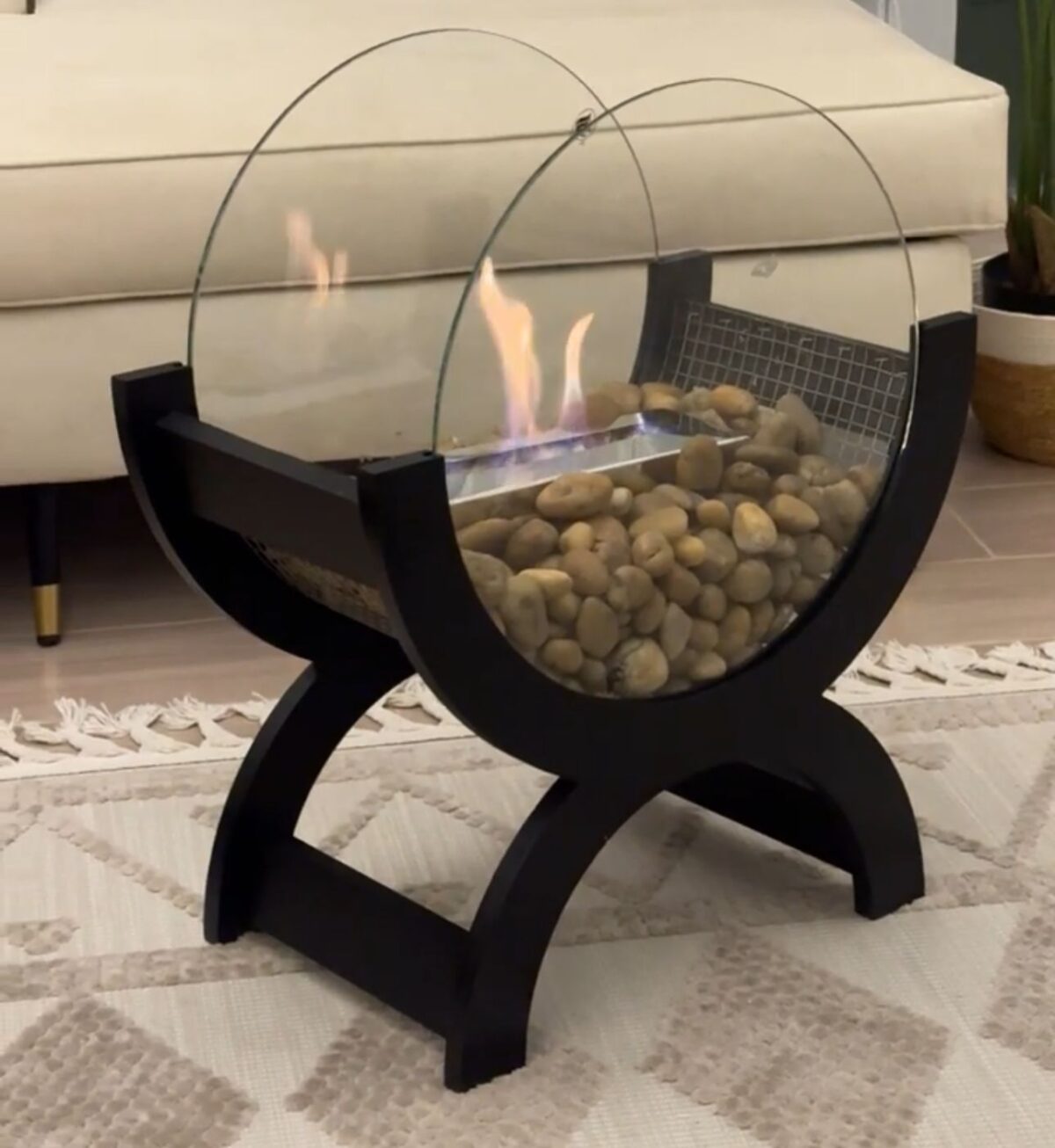 ⁦مدفأة أوربية فاخرة بحجم كبير⁩ - الصورة ⁦1⁩